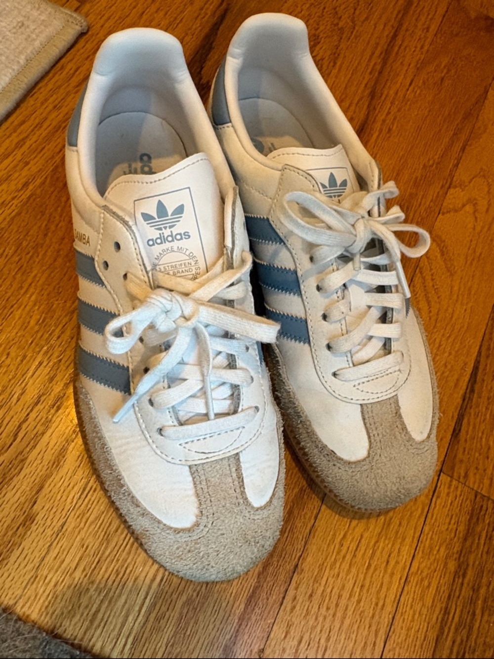 Like new !! adidas Classic Samba Sneakers in White, Light Blue